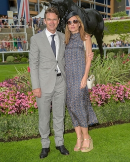 Claire Forlani feet photo thumbnail