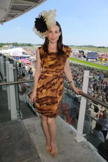 Claire Forlani feet photo thumbnail