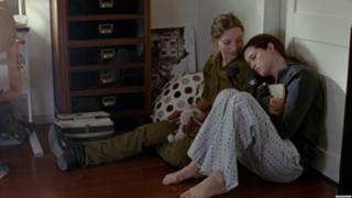 Claire Foy feet photo thumbnail