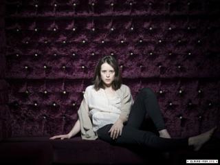 Claire Foy feet photo thumbnail