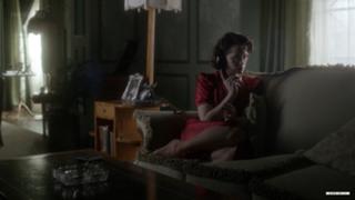 Claire Foy feet photo thumbnail