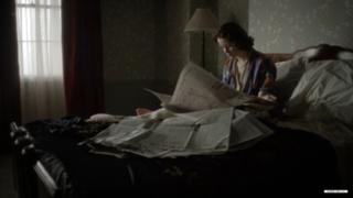 Claire Foy feet photo thumbnail