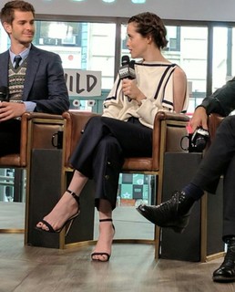 Claire Foy feet photo thumbnail