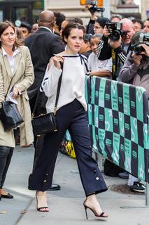 Claire Foy feet photo thumbnail