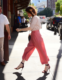 Claire Foy feet photo thumbnail