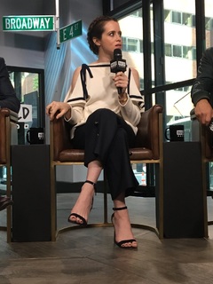 Claire Foy feet photo thumbnail