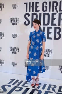 Claire Foy feet photo thumbnail