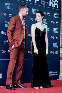 Claire Foy feet photo thumbnail
