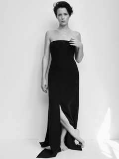 Claire Foy feet photo thumbnail