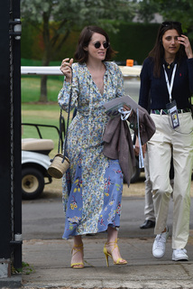 Claire Foy feet photo thumbnail