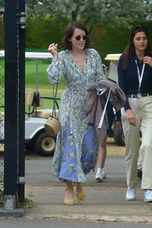 Claire Foy feet photo thumbnail