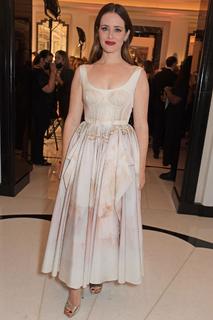 Claire Foy feet photo thumbnail