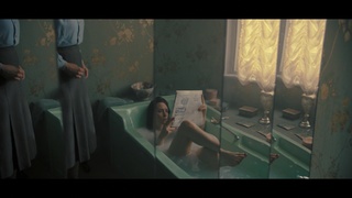 Claire Foy feet photo thumbnail