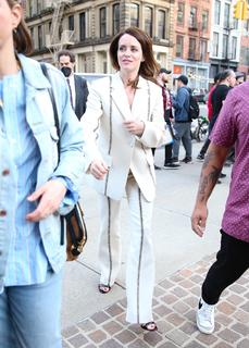 Claire Foy feet photo thumbnail