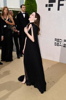 Claire Foy feet photo thumbnail