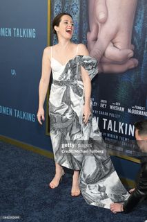 Claire Foy feet photo thumbnail
