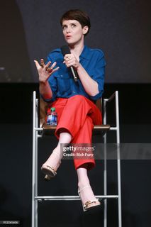 Claire Foy feet photo thumbnail