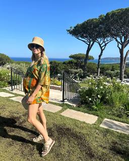 Claire Holt feet photo thumbnail
