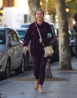 Claire Sweeney feet photo thumbnail