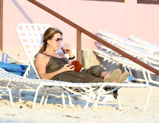 Claire Sweeney feet photo thumbnail