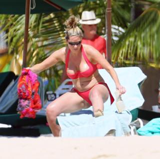 Claire Sweeney feet photo thumbnail