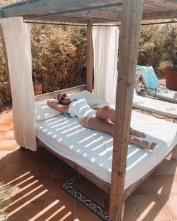 Claire Sweeney feet photo thumbnail