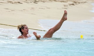 Claire Sweeney feet photo thumbnail