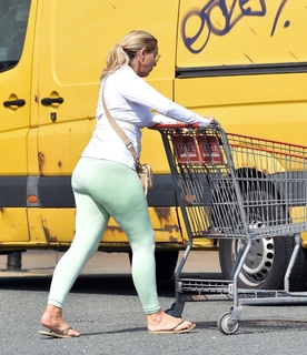 Claire Sweeney feet photo thumbnail