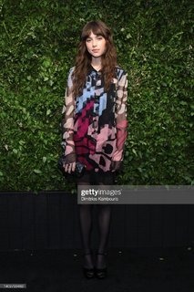 Clairo feet photo thumbnail