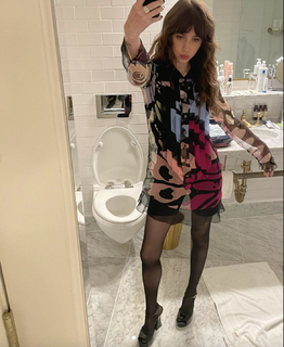 Clairo feet photo thumbnail