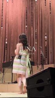 Clairo feet photo thumbnail