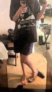 Clairo feet photo thumbnail