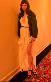 Clairo feet photo thumbnail