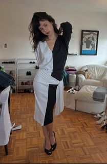 Clairo feet photo thumbnail