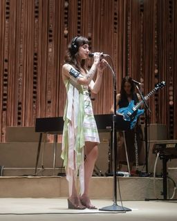 Clairo feet photo 11