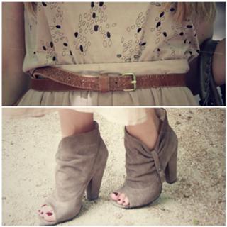 Clara Alonso feet photo thumbnail