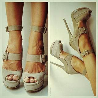 Clara Alonso feet photo thumbnail