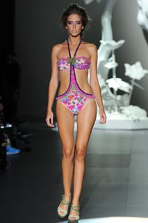 Clara Alonso feet photo thumbnail