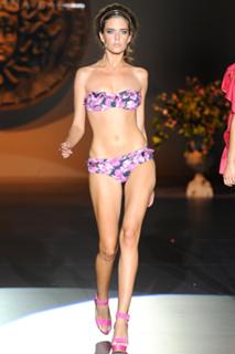 Clara Alonso feet photo thumbnail