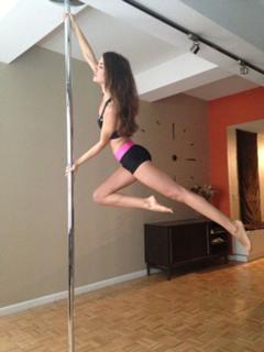 Clara Alonso feet photo thumbnail