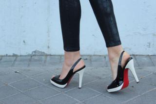 Clara Alonso feet photo thumbnail