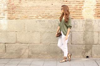 Clara Alonso feet photo thumbnail