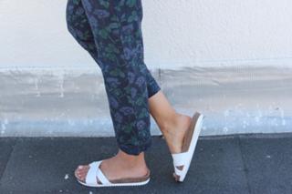 Clara Alonso feet photo thumbnail