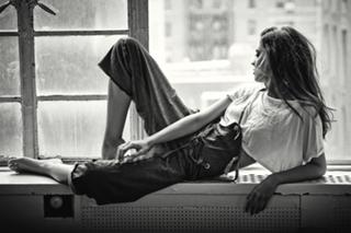 Clara Alonso feet photo thumbnail