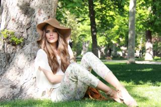 Clara Alonso feet photo thumbnail