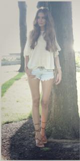 Clara Alonso feet photo thumbnail