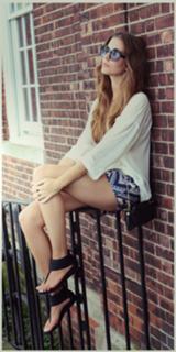 Clara Alonso feet photo thumbnail