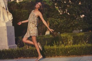 Clara Alonso feet photo thumbnail