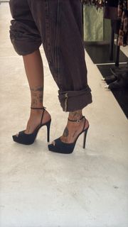 Clara Berry feet photo 5