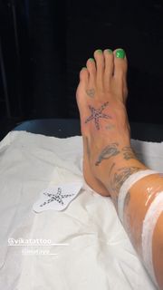 Clara Berry feet photo 1